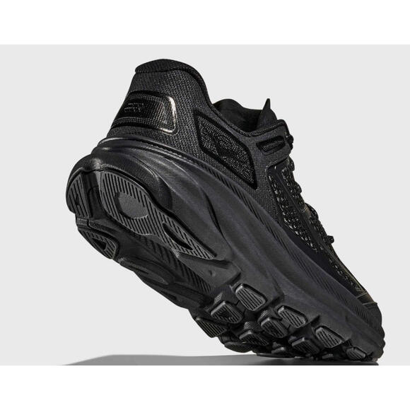 Athletic_Shoes